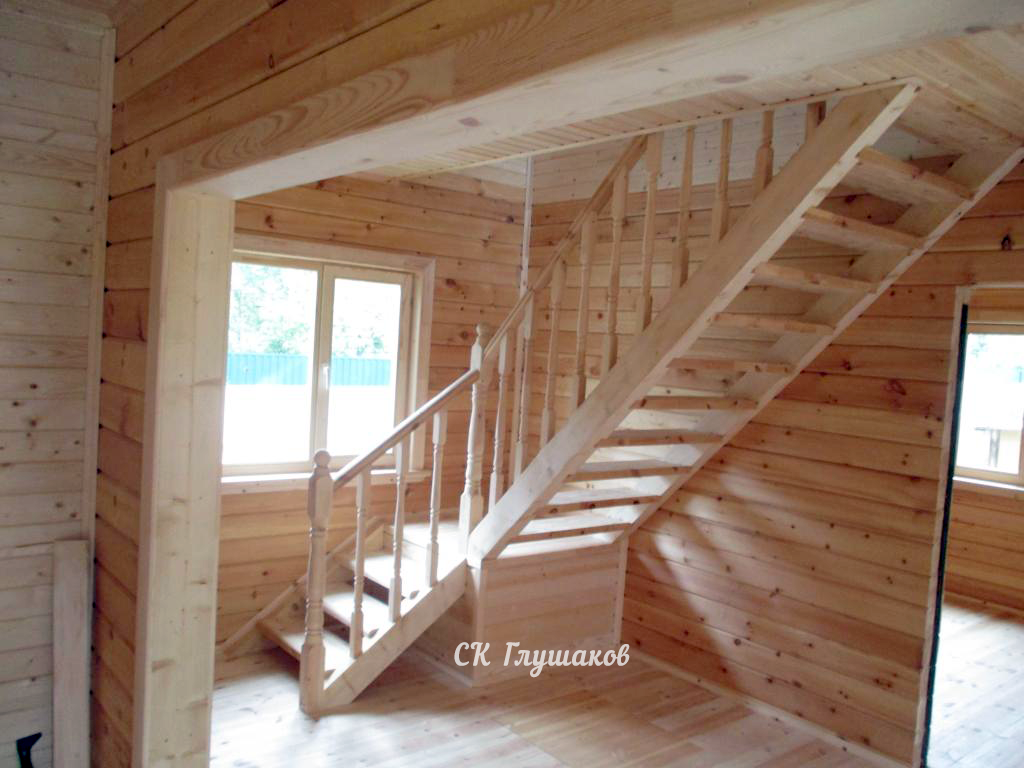 Аккуратная деревянная лестница